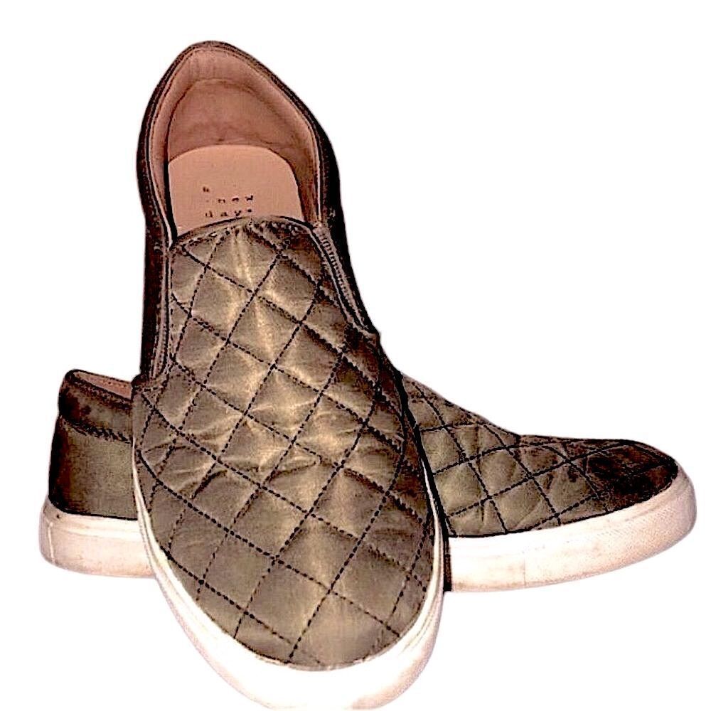 A new day slip on hunter green shoes size 8